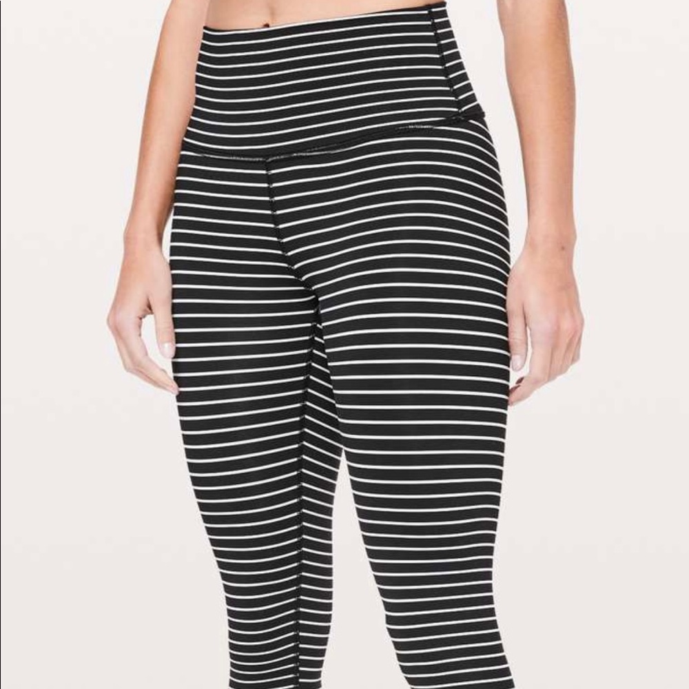 Lululemon Wunder Under 25” legging size 6 - RARE black and white stripe